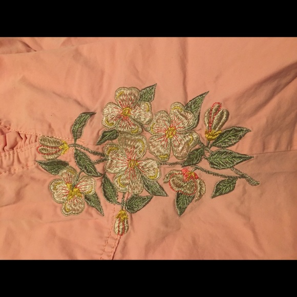Pink flower shorts. - Picture 3 of 5